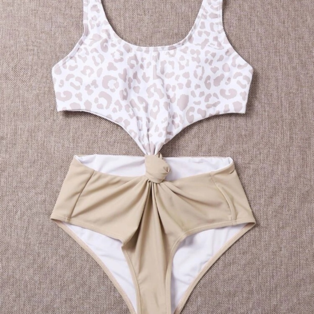 Brand new one piece 💙🏖